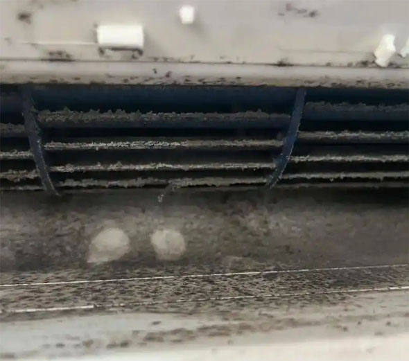 景谷空调吹的风有股烧焦味是怎么回事